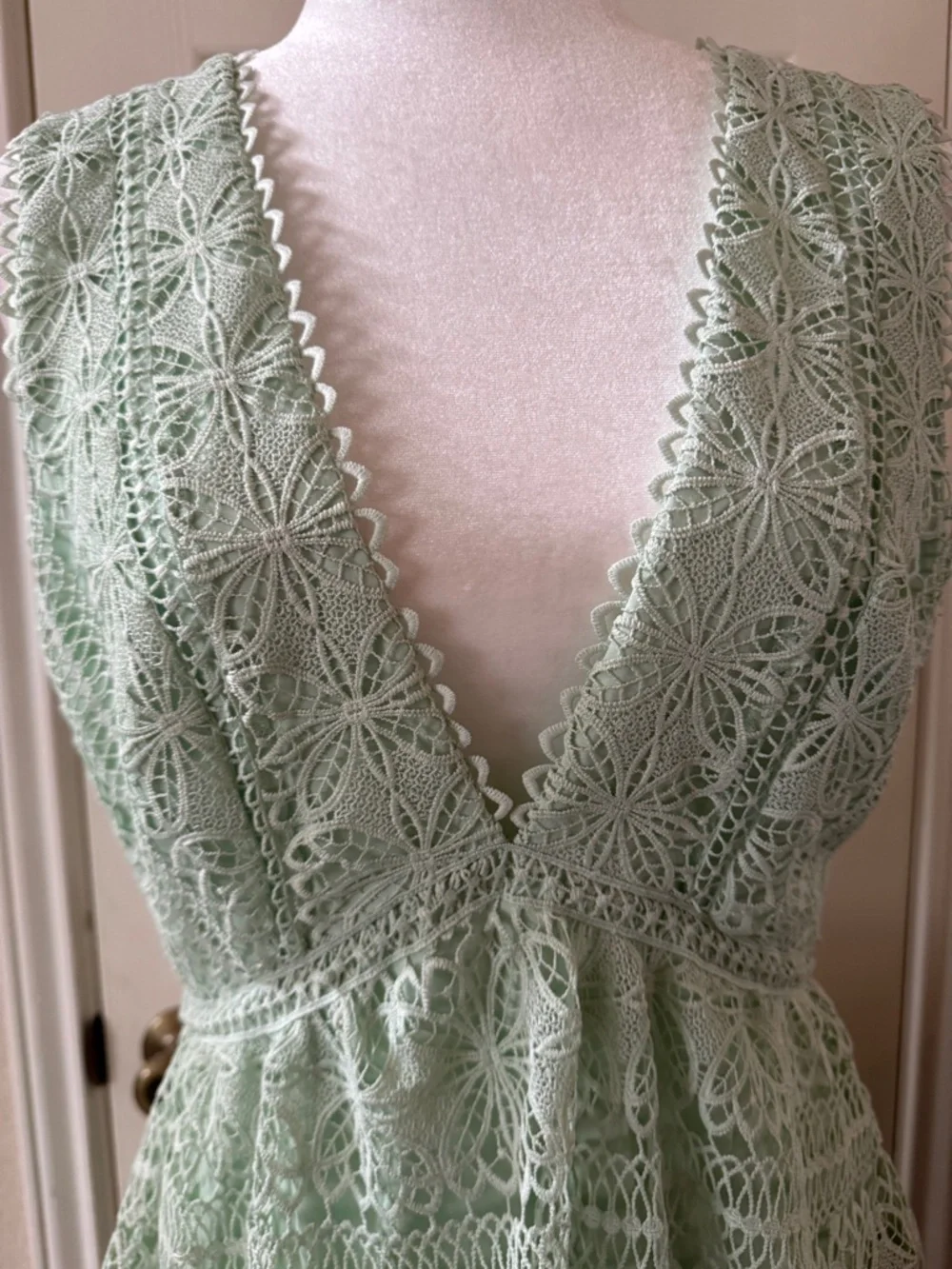 Gianni Bini Lace Dress Size 8 Mint Green Tiered Boho V-Neck - Picture 7 of 15
